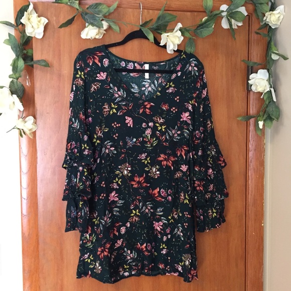 Boho Layered Bell-sleeved Dress - Picture 3 of 4